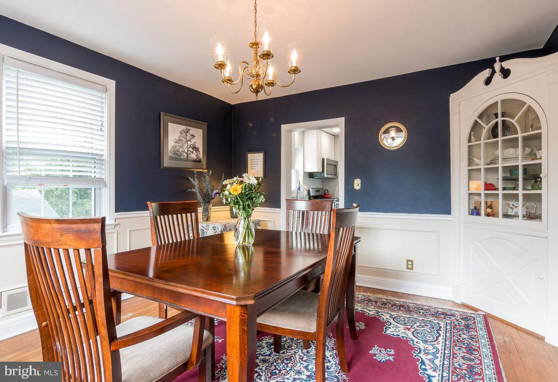 416 Hillen Road Baltimore, MD 21286 - Photo 18 of 47 Dining room w/built in corner cabinetry