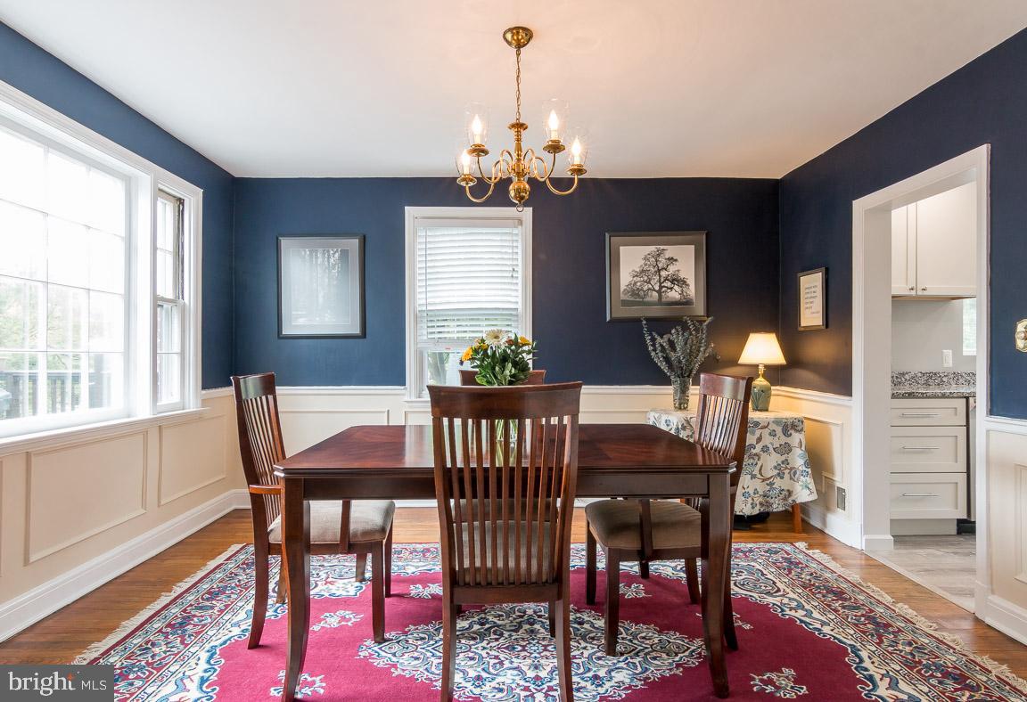 416 Hillen Road Baltimore, MD 21286 - Photo 19 of 47 Dining room - Chair rail & wainscotting