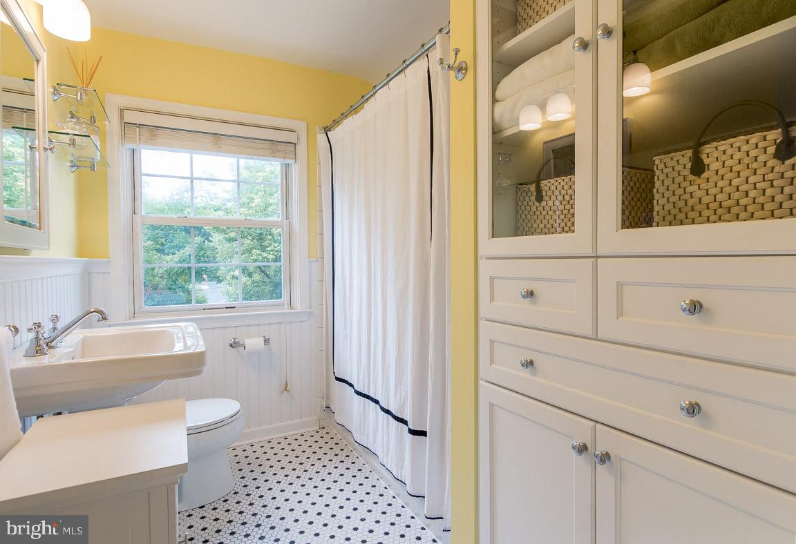 416 Hillen Road Baltimore, MD 21286 - Photo 20 of 47 NEW Bath w/ built in cabinetry