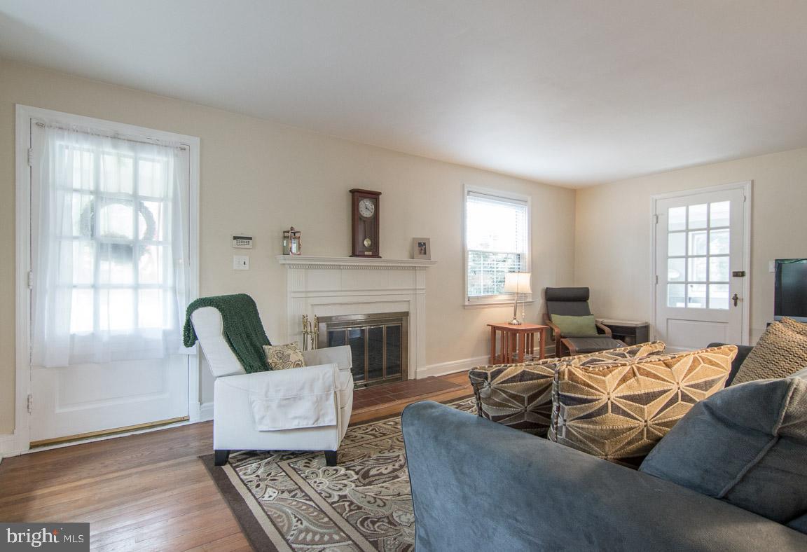 416 Hillen Road Baltimore, MD 21286 - Photo 4 of 47 Living room w/wood burning fireplace