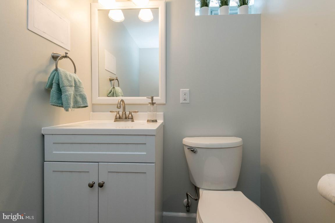 416 Hillen Road Baltimore, MD 21286 - Photo 37 of 47 Vanity