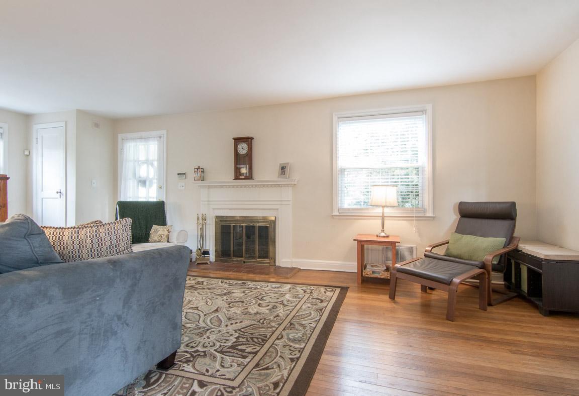 416 Hillen Road Baltimore, MD 21286 - Photo 5 of 47 Bright and Spacious rooms