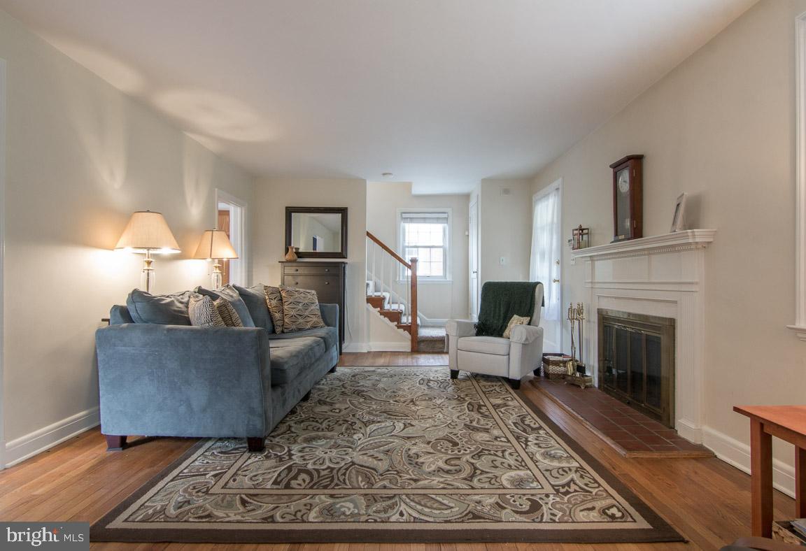 416 Hillen Road Baltimore, MD 21286 - Photo 6 of 47 Living Room