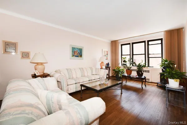 $459,000 | 143-50 Hoover Avenue, Unit 416 | Briarwood
