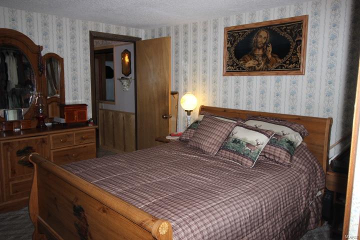 4784 Nameoki Road Granite City, IL 62040 - Photo 4 of 10 Gallery Image 4