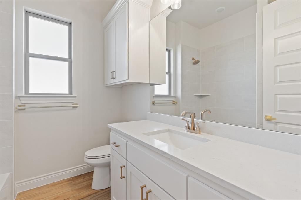412 Collum View Azle, TX 76020 - Photo 32 of 37 Hall Bathroom