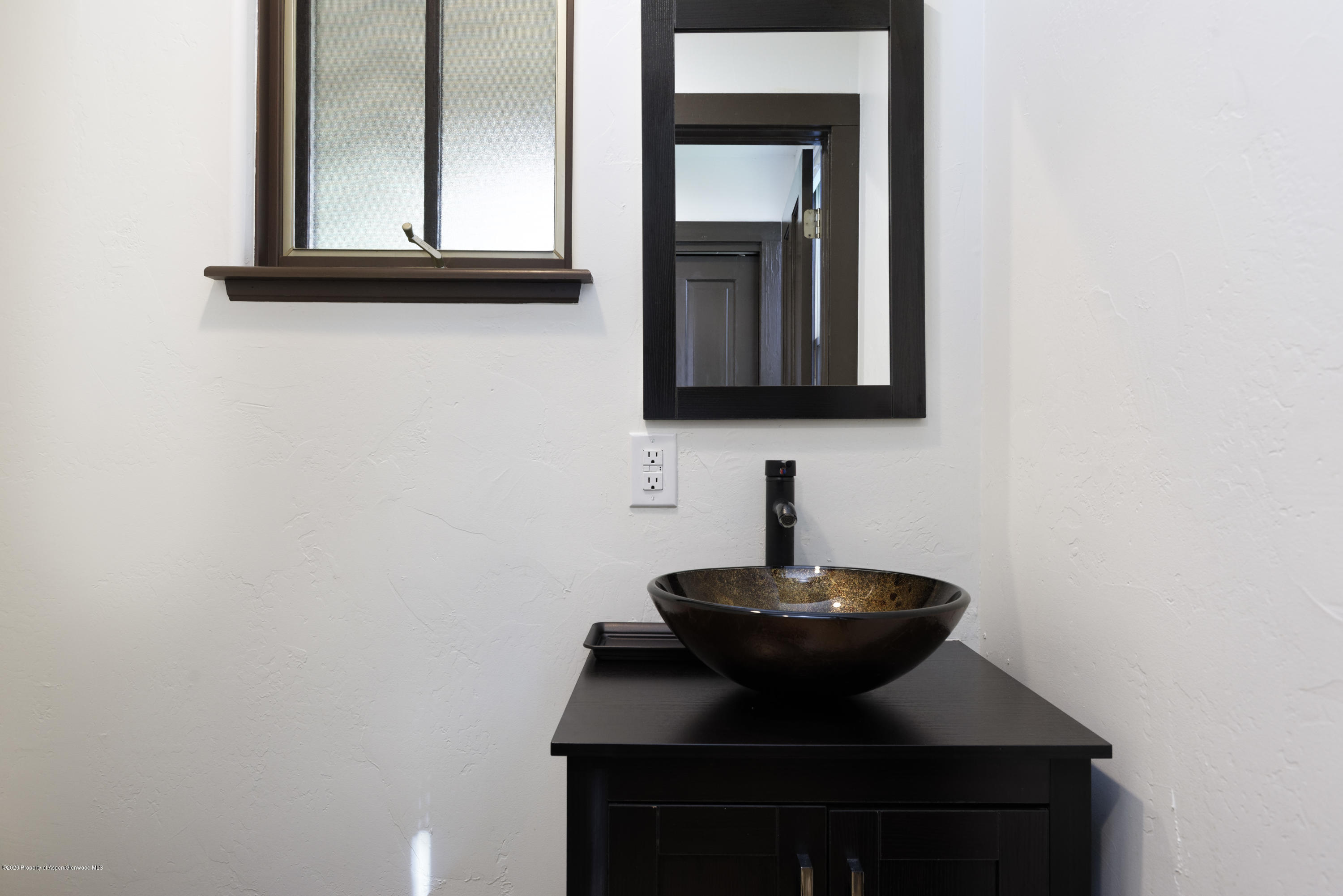 326 Sopris Circle Basalt, CO 81621 - Photo 13 of 31 Powder Room