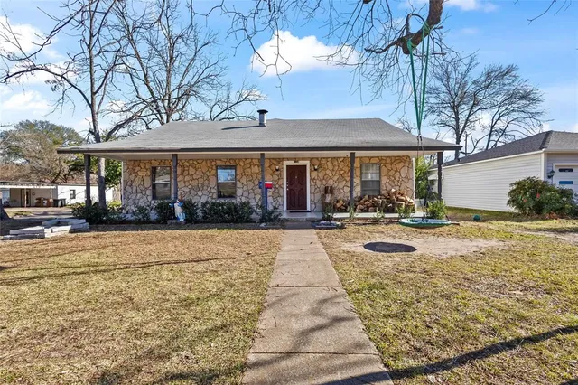 $269,000 | 124 Westvue Street, Terrell, TX 75160
