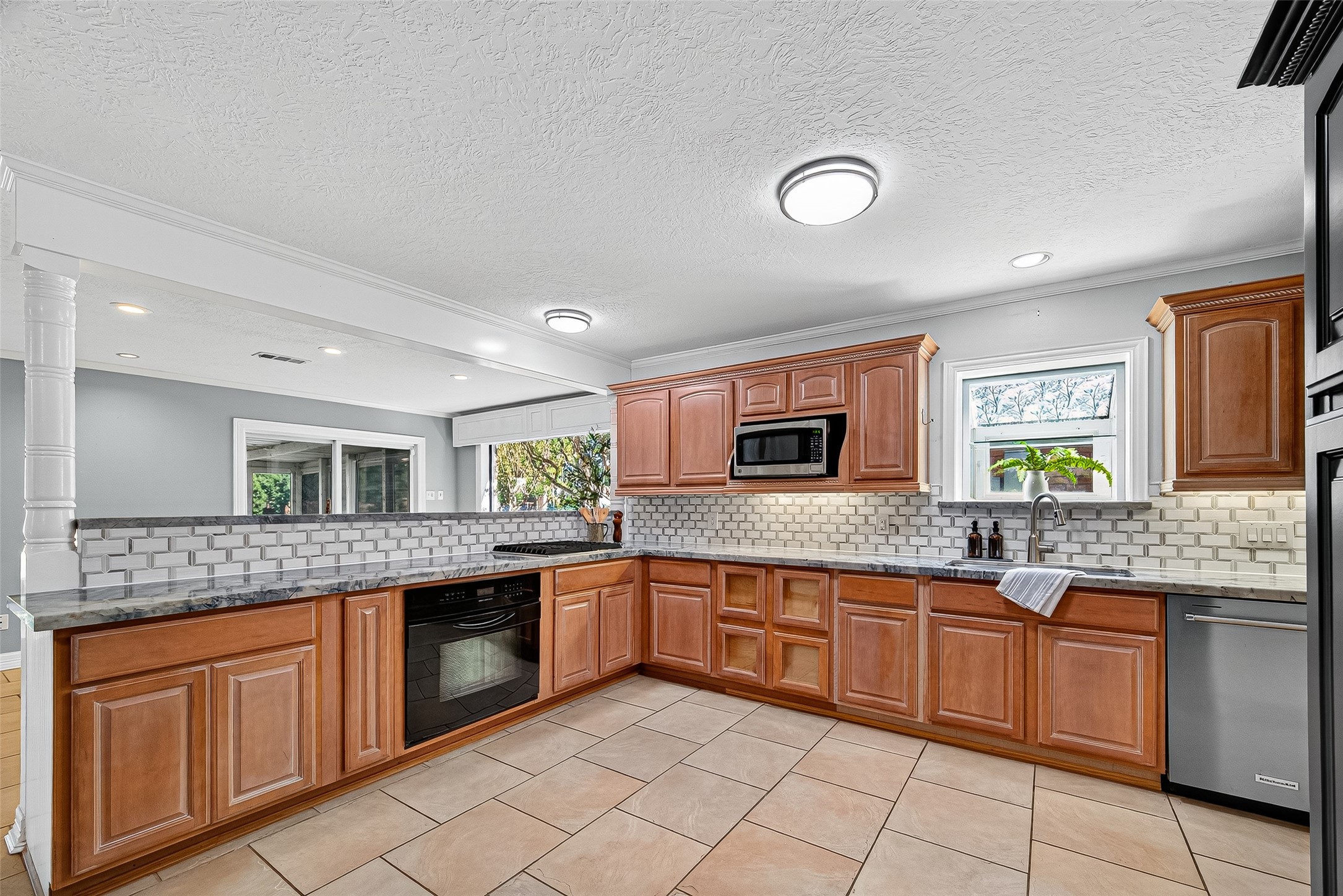 186 Old Bridge Lake Street Houston, TX 77069 - Photo 12 of 50 a kitchen with a sink and cabinets