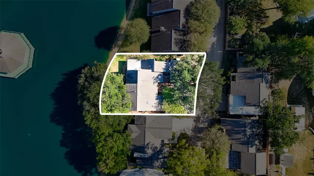 an aerial view of a house having yard