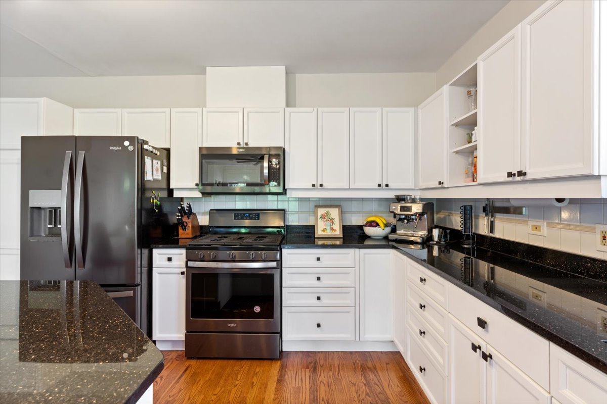 4232 North Harding Avenue, Unit 2N Chicago, IL 60618 - Photo 8 of 19