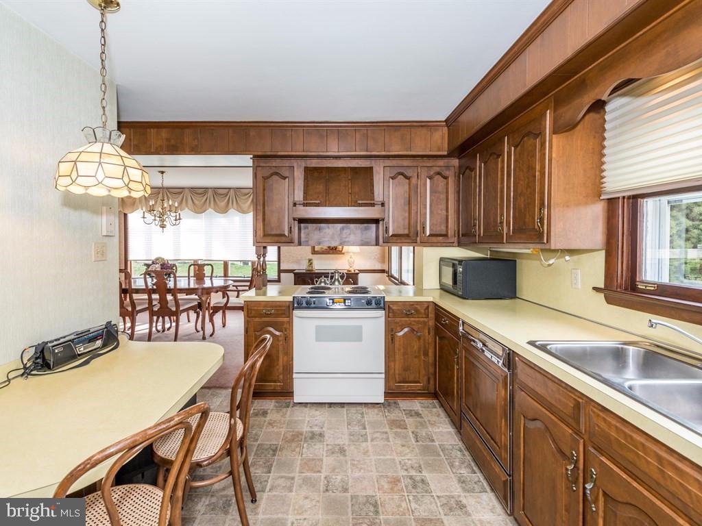 1333 Belle Valley Road Lancaster, PA 17603 - Photo 3 of 27 Gallery Image 3