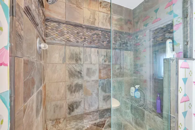 a picture of city view with lake view