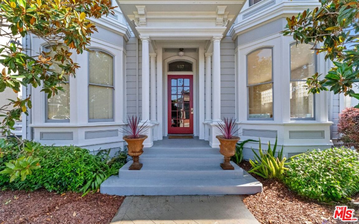 487 43rd Street, Unit 3 Oakland, CA 94609 - Photo 2 of 9 a front view of a house with outdoor seating