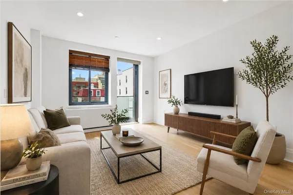 $780,000 | 23-43 31st Road, Unit 3B | Astoria