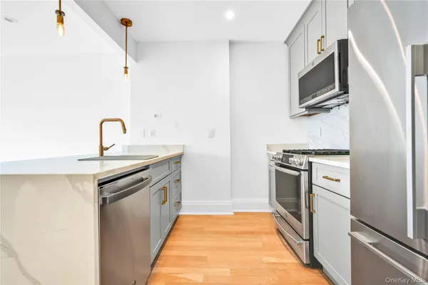 $780,000 | 23-43 31st Road, Unit 3B | Astoria
