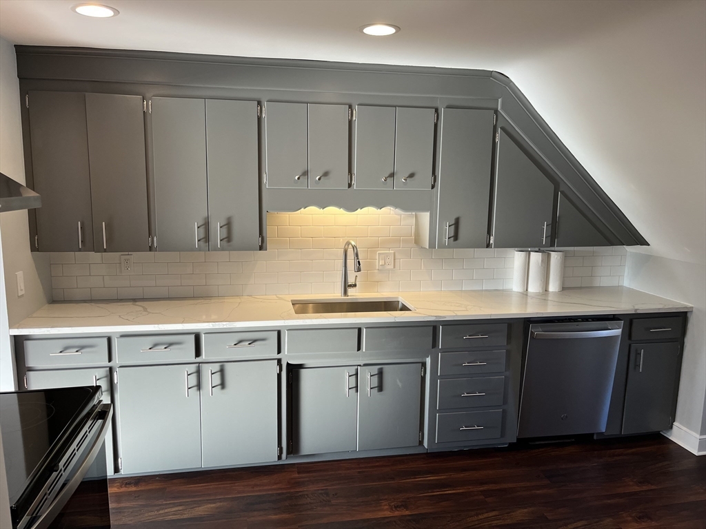 18 Draper Avenue, Unit 3 Mansfield, MA 02048 - Photo 5 of 21