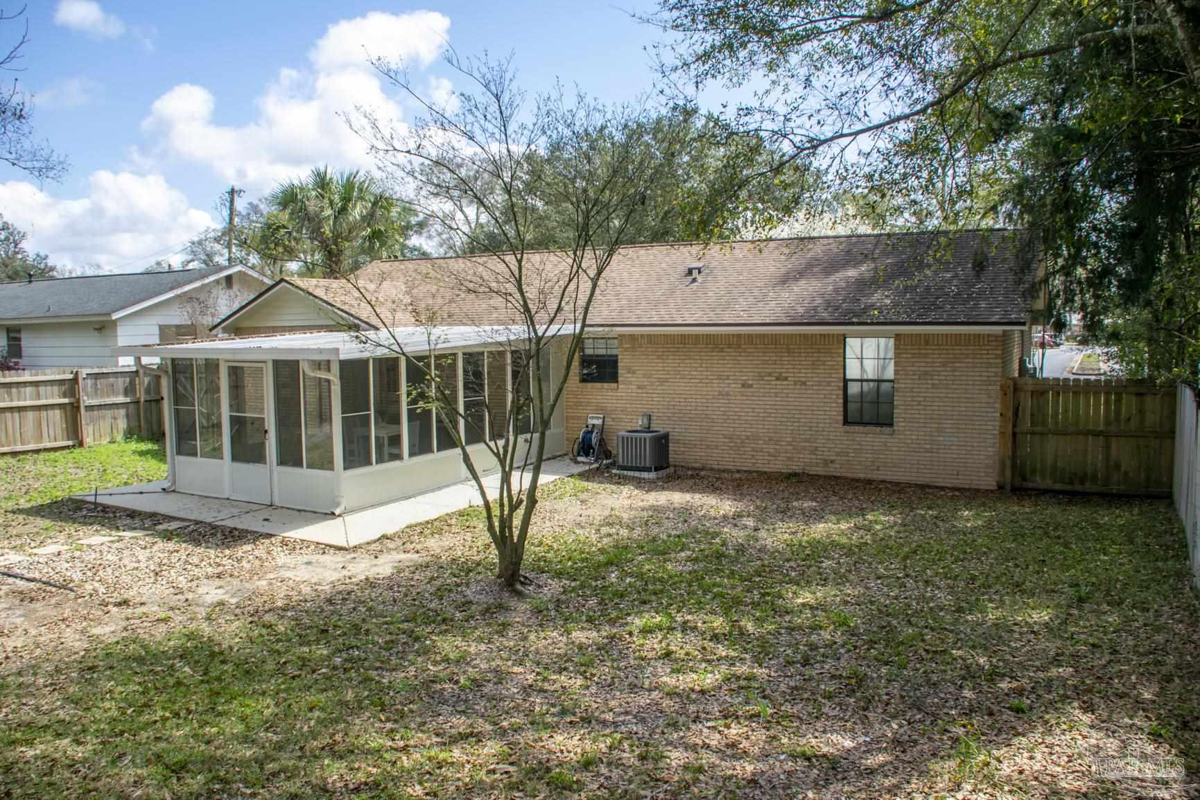 6514 Oakcrest Road Milton, FL 32570 - Photo 14 of 68 a backyard of a house with lots of green space