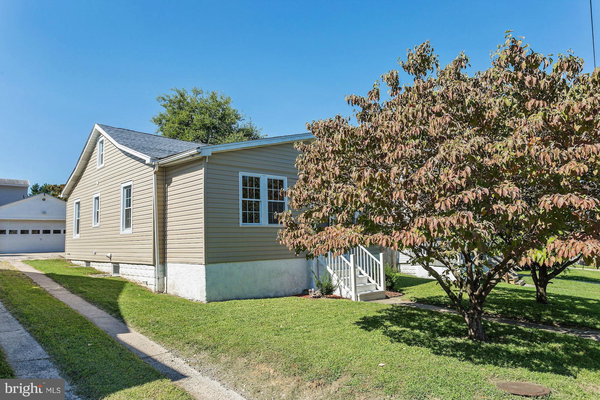 824 North Point Road Baltimore, MD 21224 - Photo 1 of 16 Exterior (Front)