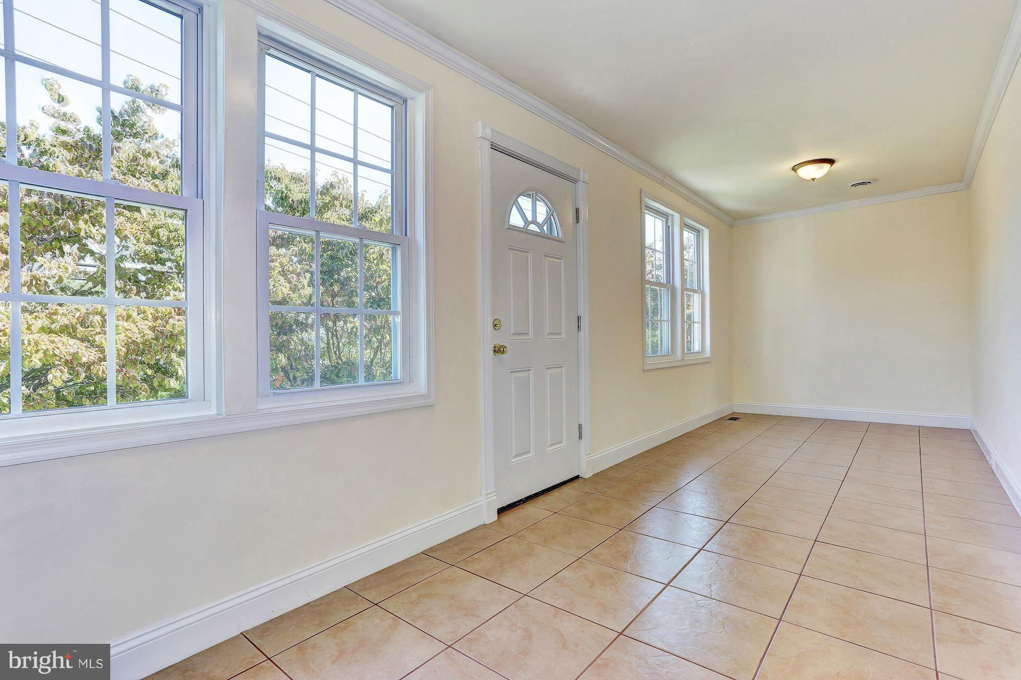 824 North Point Road Baltimore, MD 21224 - Photo 2 of 16 Interior (General)