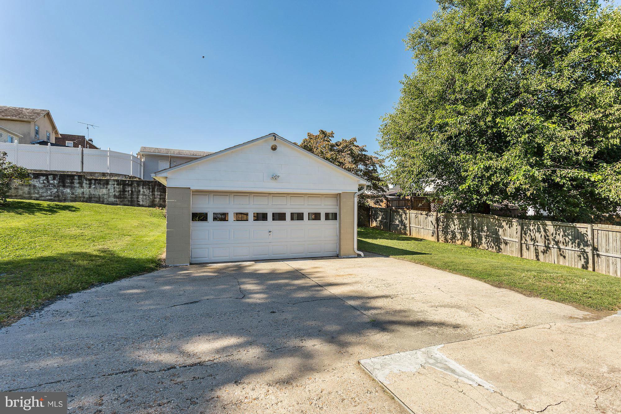 824 North Point Road Baltimore, MD 21224 - Photo 15 of 16 Exterior (Rear)