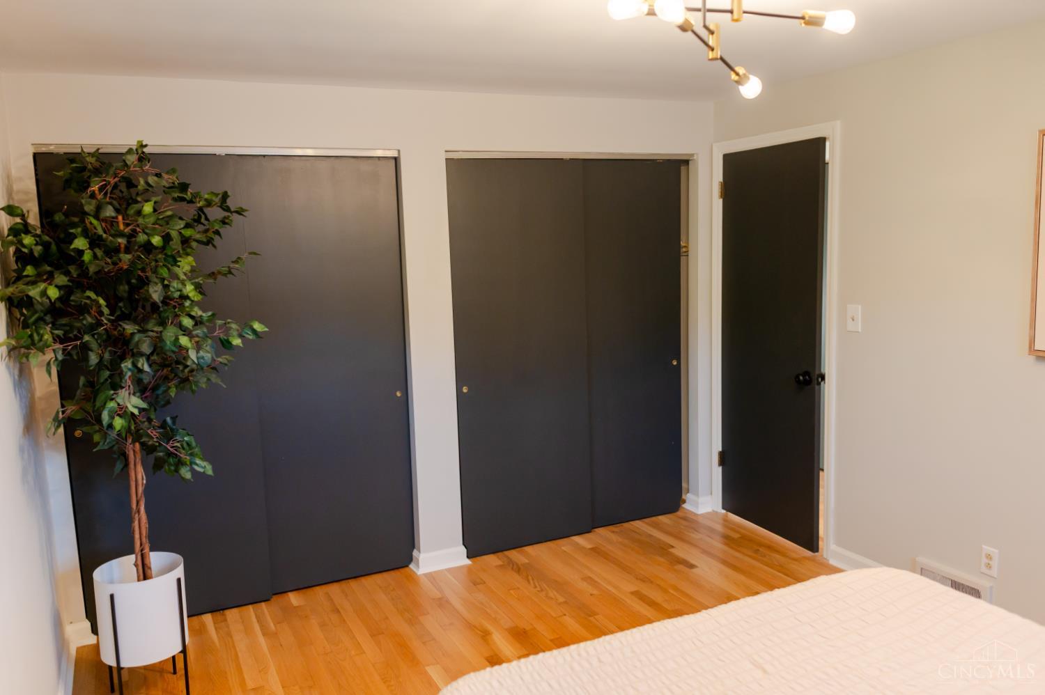1094 Pamela Road Cincinnati, OH 45255 - Photo 17 of 40 Gallery Image 17
