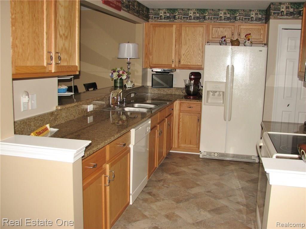 1910 Flagstone Circle, Unit 134 Rochester, MI 48307 - Photo 10 of 17 IMG_7882.JPG