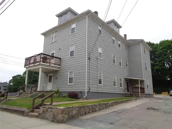 $1,600 | 71 Hamlet Avenue, Unit 1R, Woonsocket, RI 02895