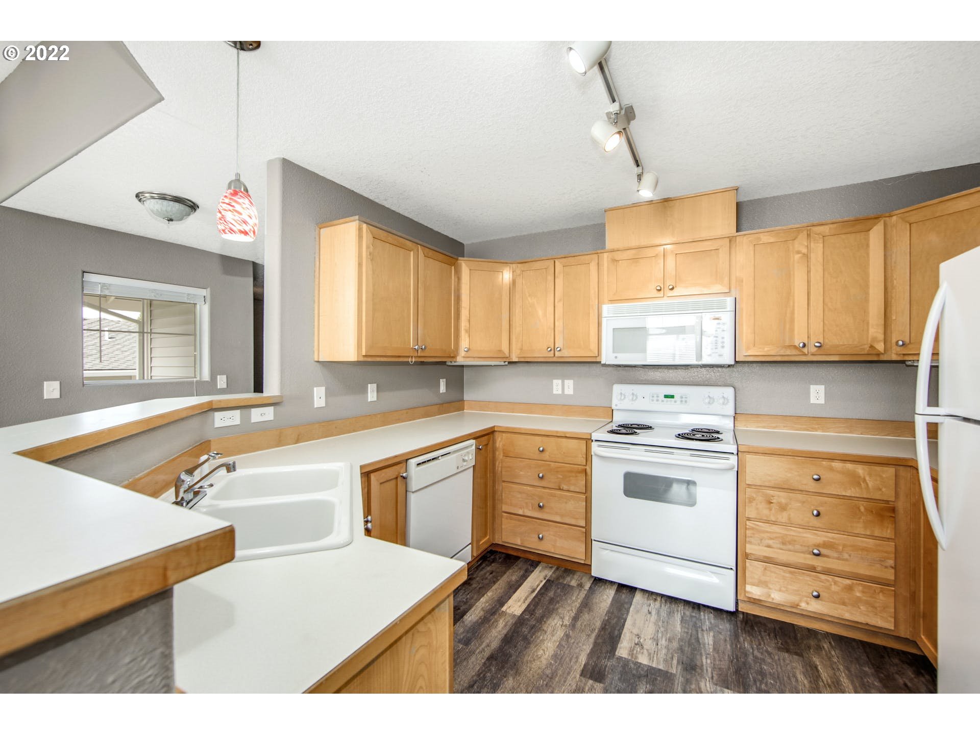 14655 Southwest Beard Road, Unit 204 Beaverton, OR 97007 - Photo 9 of 22 Gallery Image 9