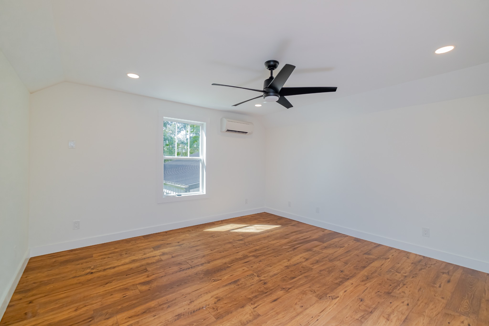 4781 Brookhollow Road Chapel Hill, TN 37034 - Photo 43 of 57 a view of a big room with wooden floor and windows