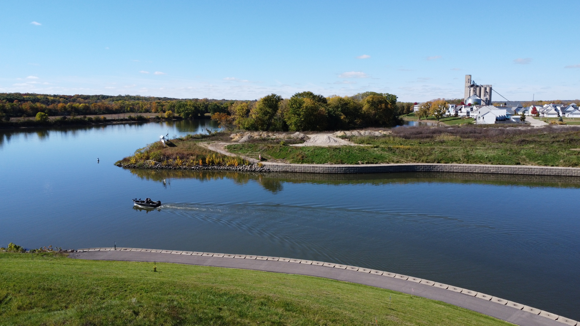 326 Leeward Way Ottawa, IL 61350 - Photo 2 of 7 a view of a lake with a yard