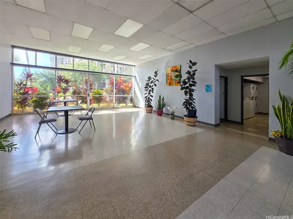 $2,100 | 98-450 Koauka Loop, Unit 711, Aiea, HI 96701