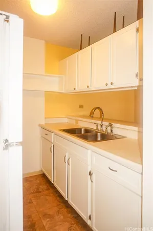 a close view of sink and tap