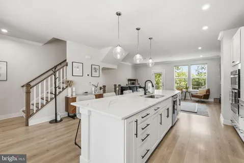 $1,050,000 | 1015 South Taylor Court, Arlington, VA 22204
