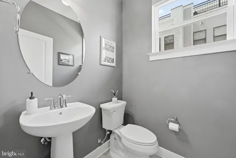 $1,050,000 | 1015 South Taylor Court, Arlington, VA 22204