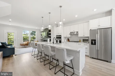$1,050,000 | 1015 South Taylor Court, Arlington, VA 22204