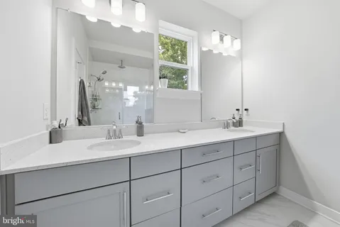 $1,050,000 | 1015 South Taylor Court, Arlington, VA 22204