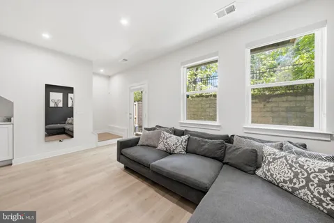 $1,050,000 | 1015 South Taylor Court, Arlington, VA 22204