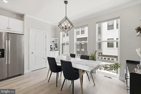 $1,050,000 | 1015 South Taylor Court, Arlington, VA 22204
