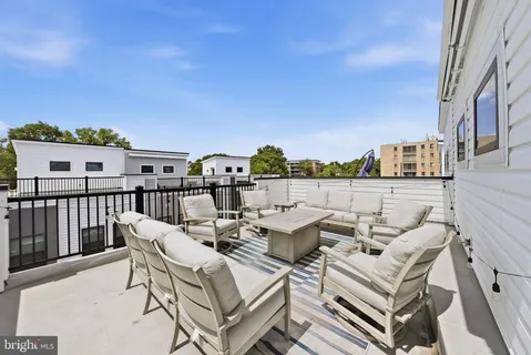 $1,050,000 | 1015 South Taylor Court, Arlington, VA 22204