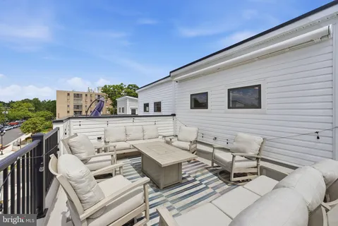 $1,050,000 | 1015 South Taylor Court, Arlington, VA 22204