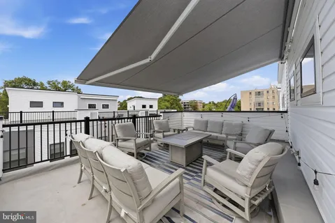 $1,050,000 | 1015 South Taylor Court, Arlington, VA 22204