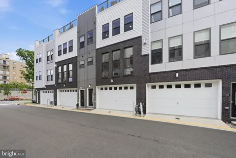 $1,050,000 | 1015 South Taylor Court, Arlington, VA 22204