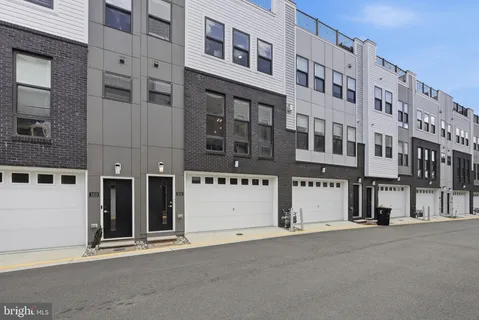 $1,050,000 | 1015 South Taylor Court, Arlington, VA 22204