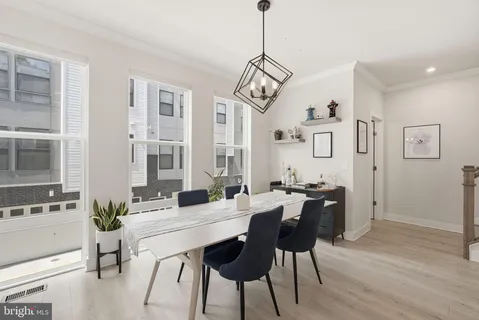 $1,050,000 | 1015 South Taylor Court, Arlington, VA 22204