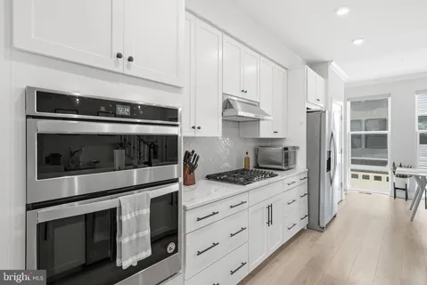 $1,050,000 | 1015 South Taylor Court, Arlington, VA 22204