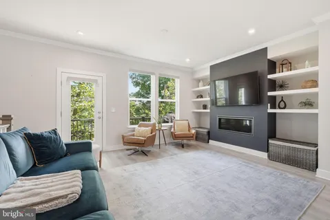 $1,050,000 | 1015 South Taylor Court, Arlington, VA 22204