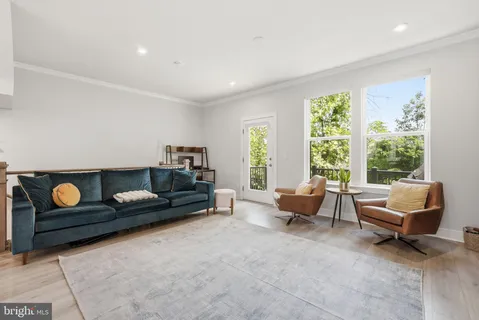 $1,050,000 | 1015 South Taylor Court, Arlington, VA 22204