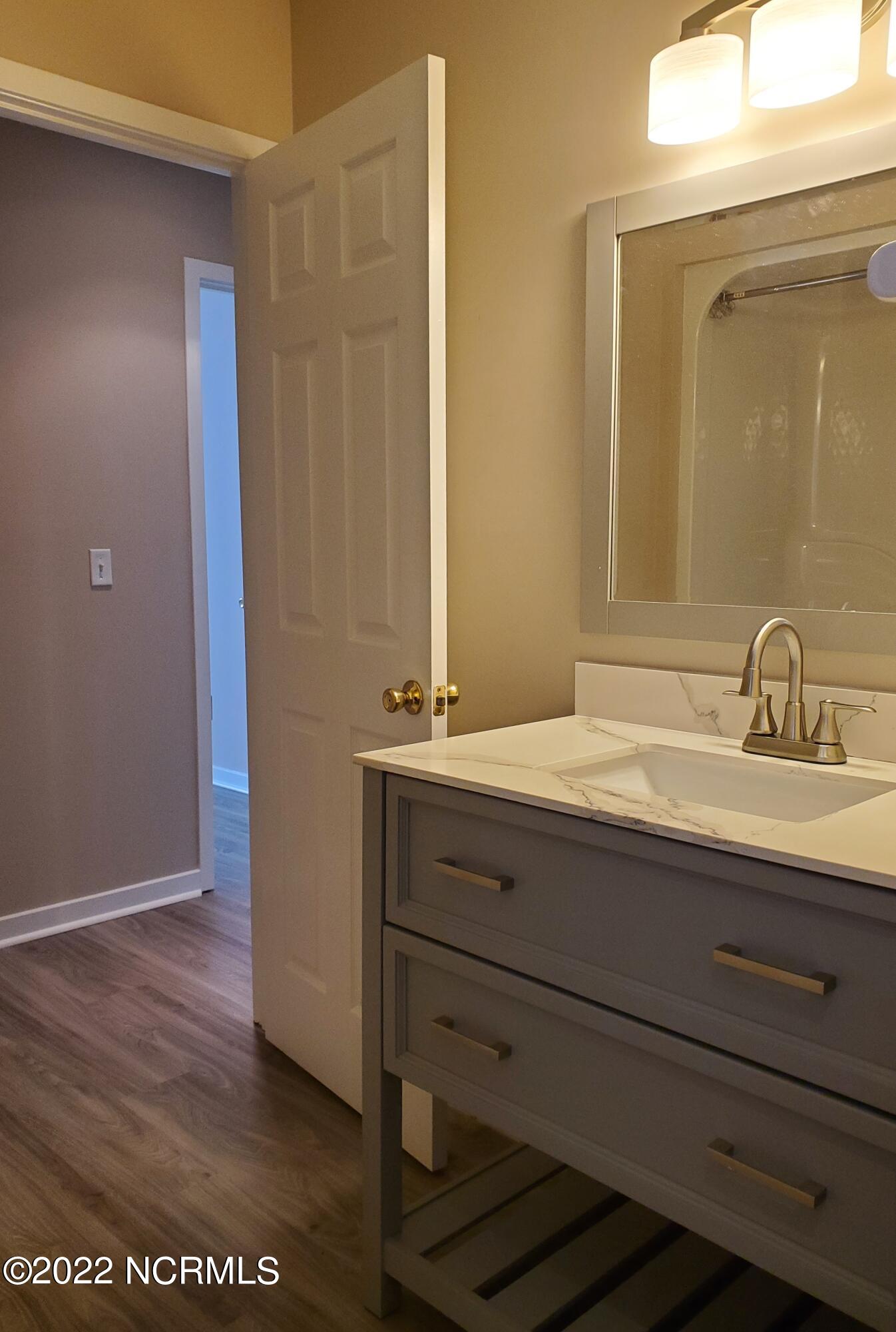 7212 Trailmark Road Wilmington, NC 28405 - Photo 14 of 24 Hall Bath (2)