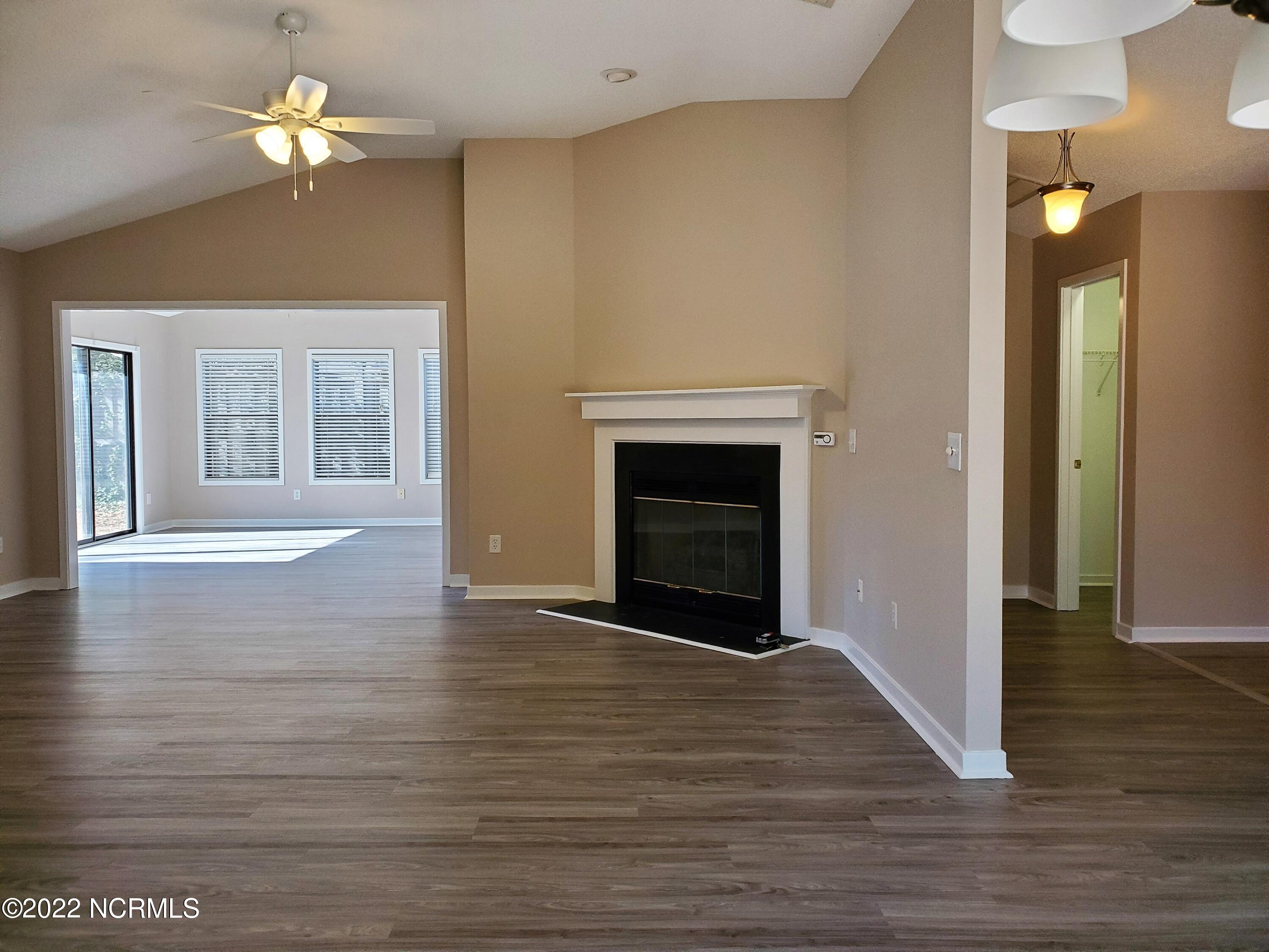 7212 Trailmark Road Wilmington, NC 28405 - Photo 5 of 24 Living area